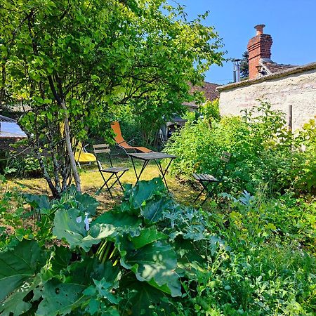 La Maison Bleue De Husseau Ancienne Ferme Semi-Troglodytique 18E Siecle Villa Montlouis-sur-Loire Exterior photo