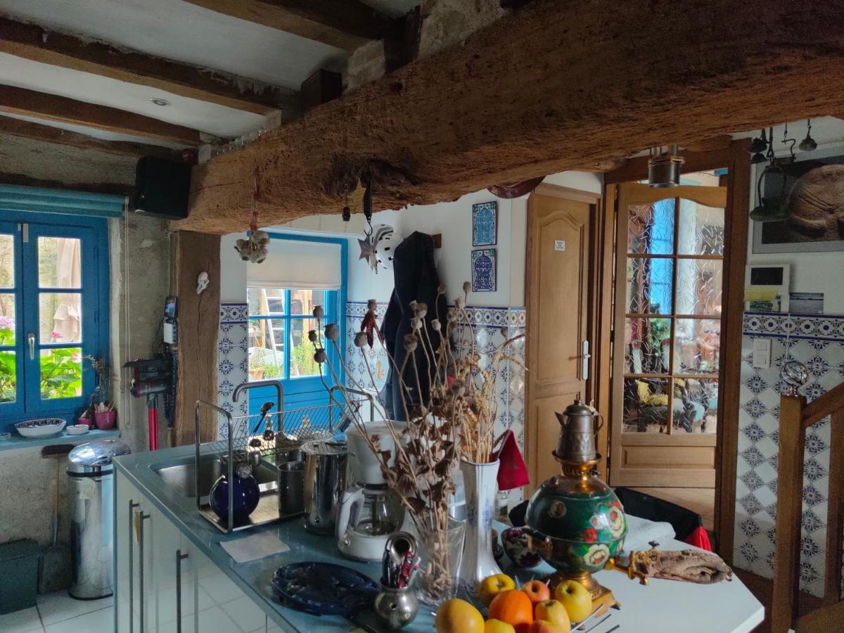 La Maison Bleue De Husseau Ancienne Ferme Semi-Troglodytique 18E Siecle Villa Montlouis-sur-Loire Exterior photo